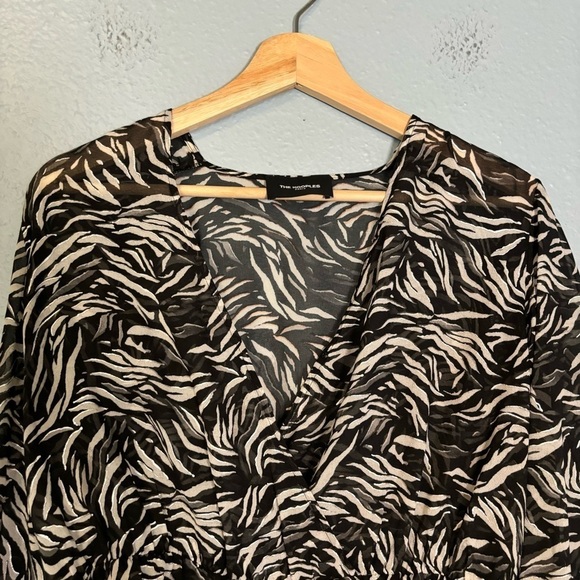 The Kooples Flowing Black and White Zebra Print Sheer V Neck‎ Blouse Size Medium - Picture 6 of 15